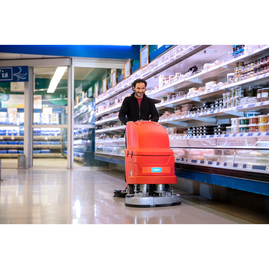 Meijer S650BT cleaning a supermarket